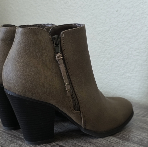 Booties - Picture 4 of 5